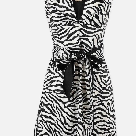 White House Black Market zebra print, build in bra - Picture 9 of 10